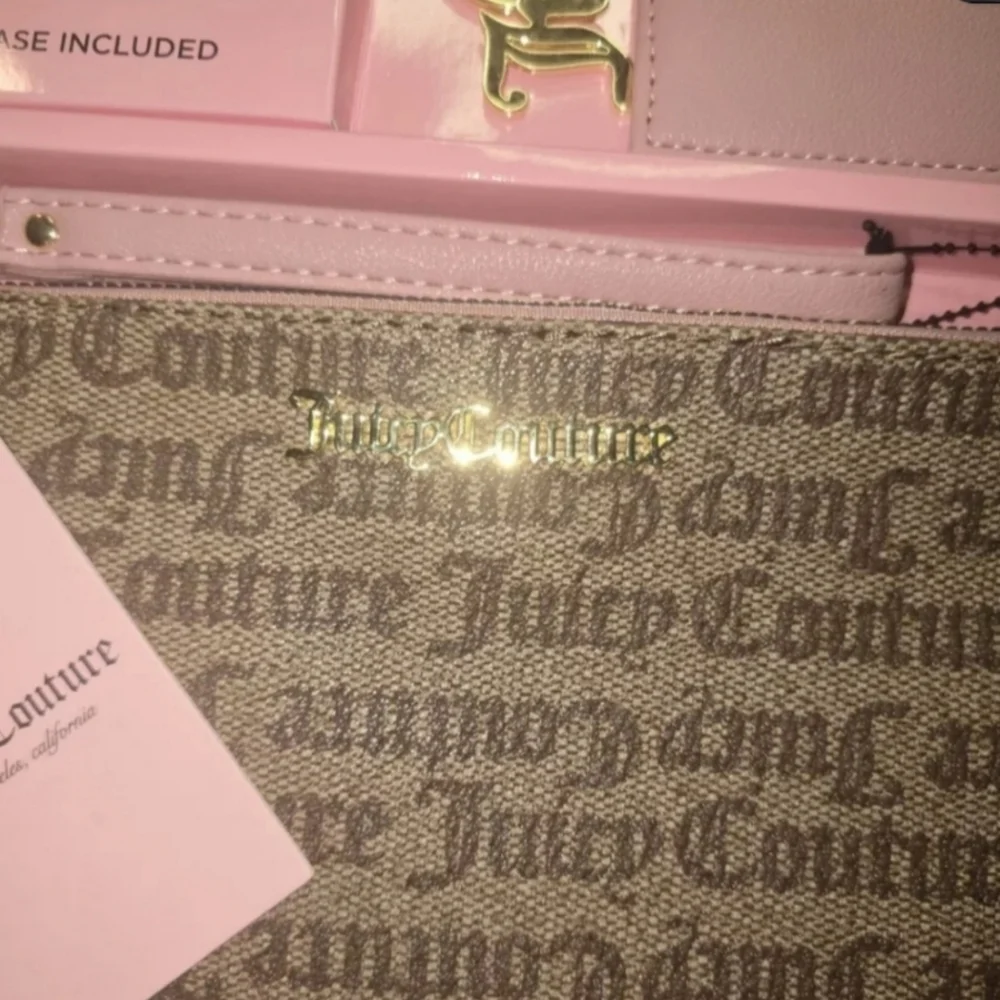 Juicy Couture 3PC Giftset•Wristlet•Card Case•Key Chain/Bag Charm•Pink & Brown